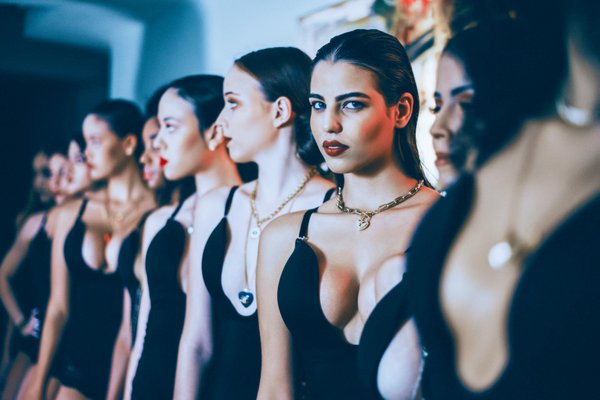 Votre opinion compte : partagez votre avis sur les gummies pour cheveux de madame la présidente